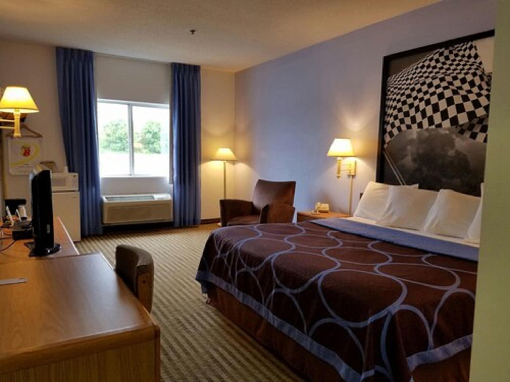 Super 8 By Wyndham Huntington Hotell Exteriör bild