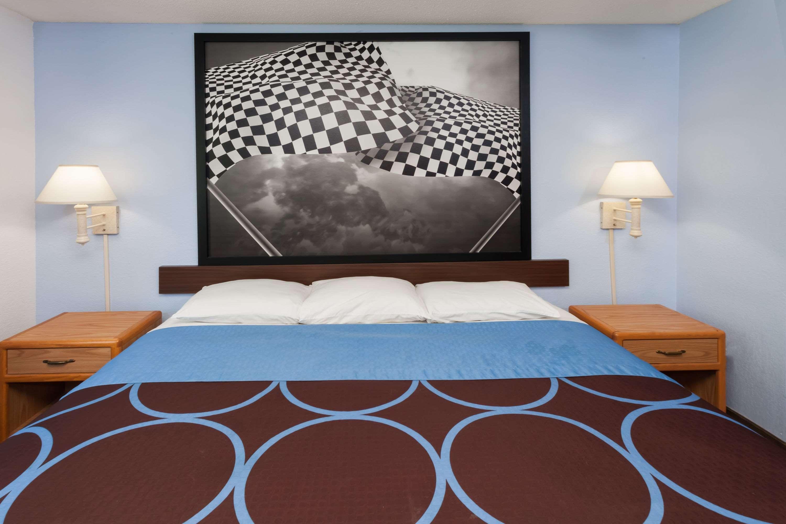 Super 8 By Wyndham Huntington Hotell Exteriör bild