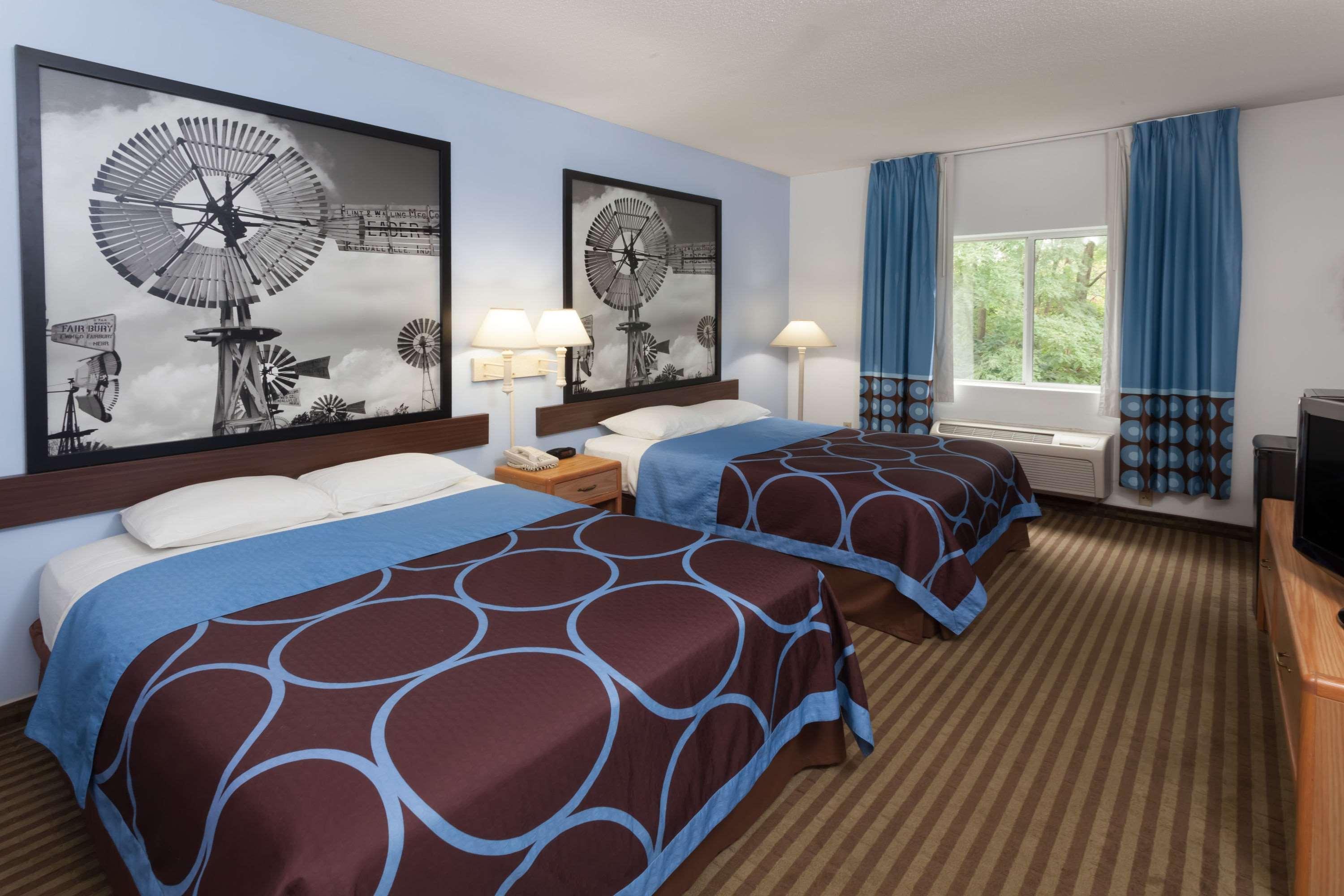 Super 8 By Wyndham Huntington Hotell Exteriör bild