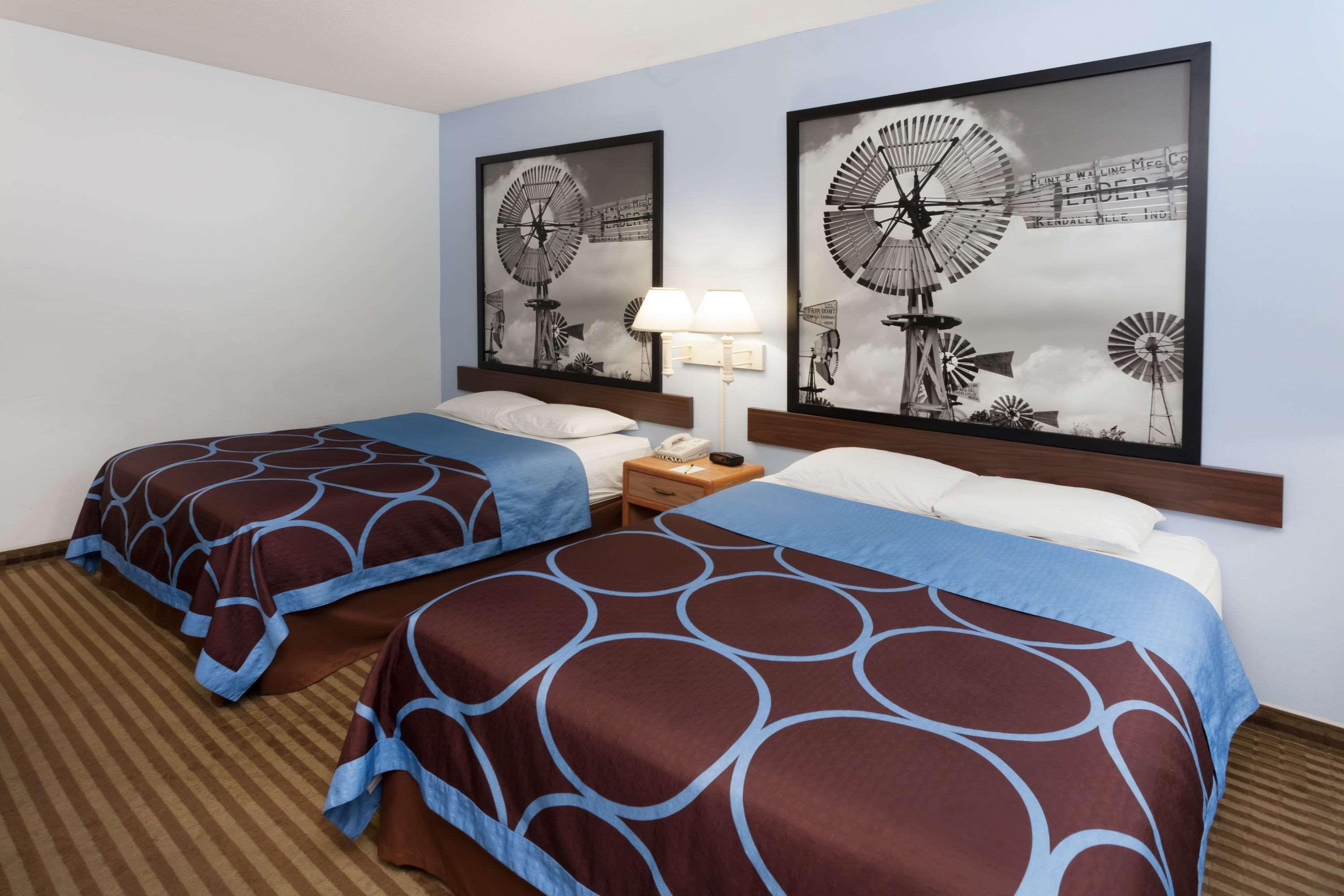 Super 8 By Wyndham Huntington Hotell Exteriör bild