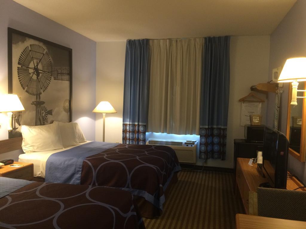 Super 8 By Wyndham Huntington Hotell Exteriör bild