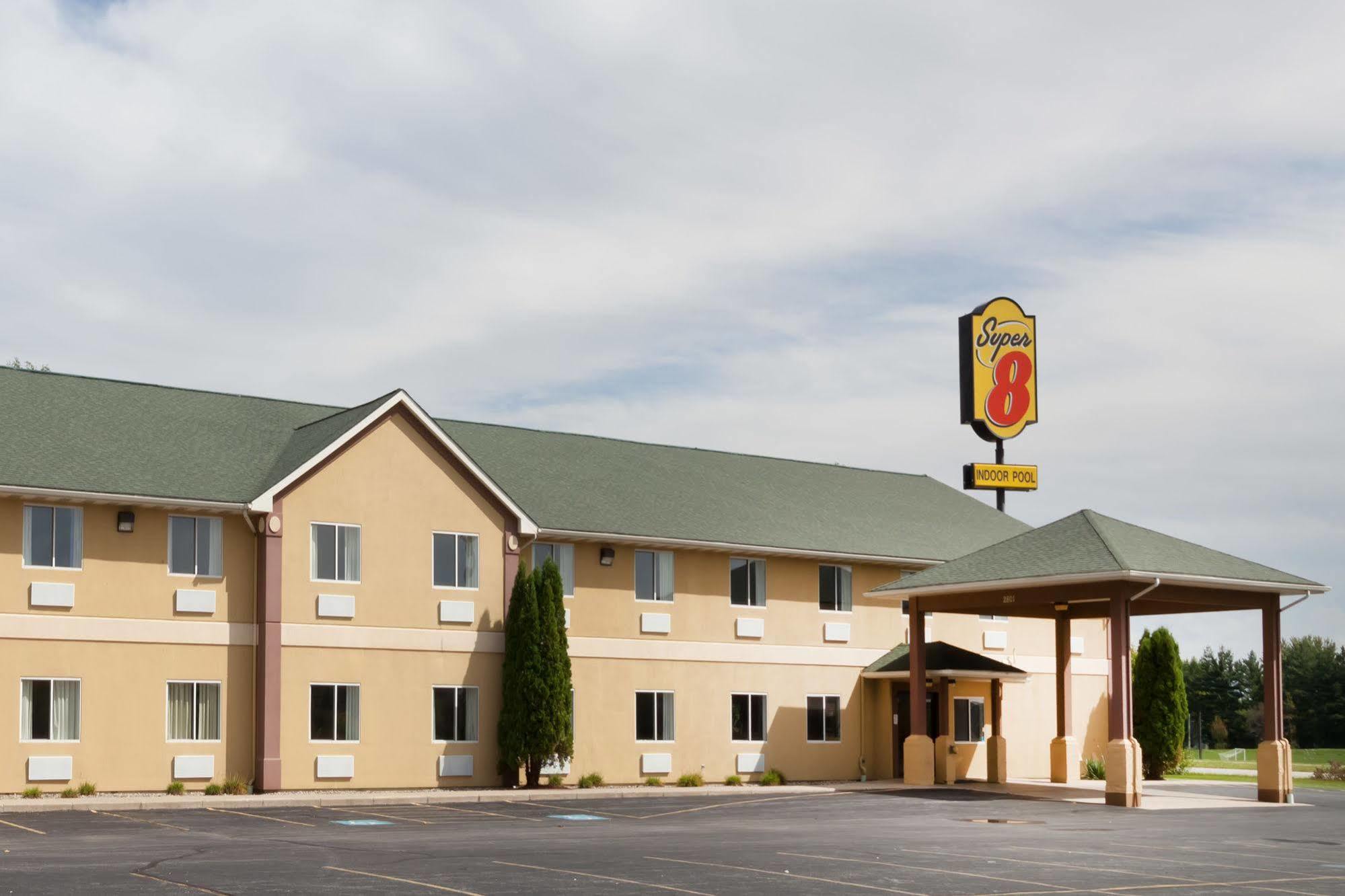 Super 8 By Wyndham Huntington Hotell Exteriör bild
